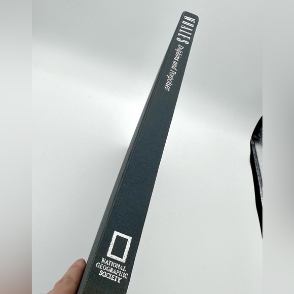 Whales Dolphins & Porpoises National Geographic Hardcover Coffee Table Book - Picture 6 of 10